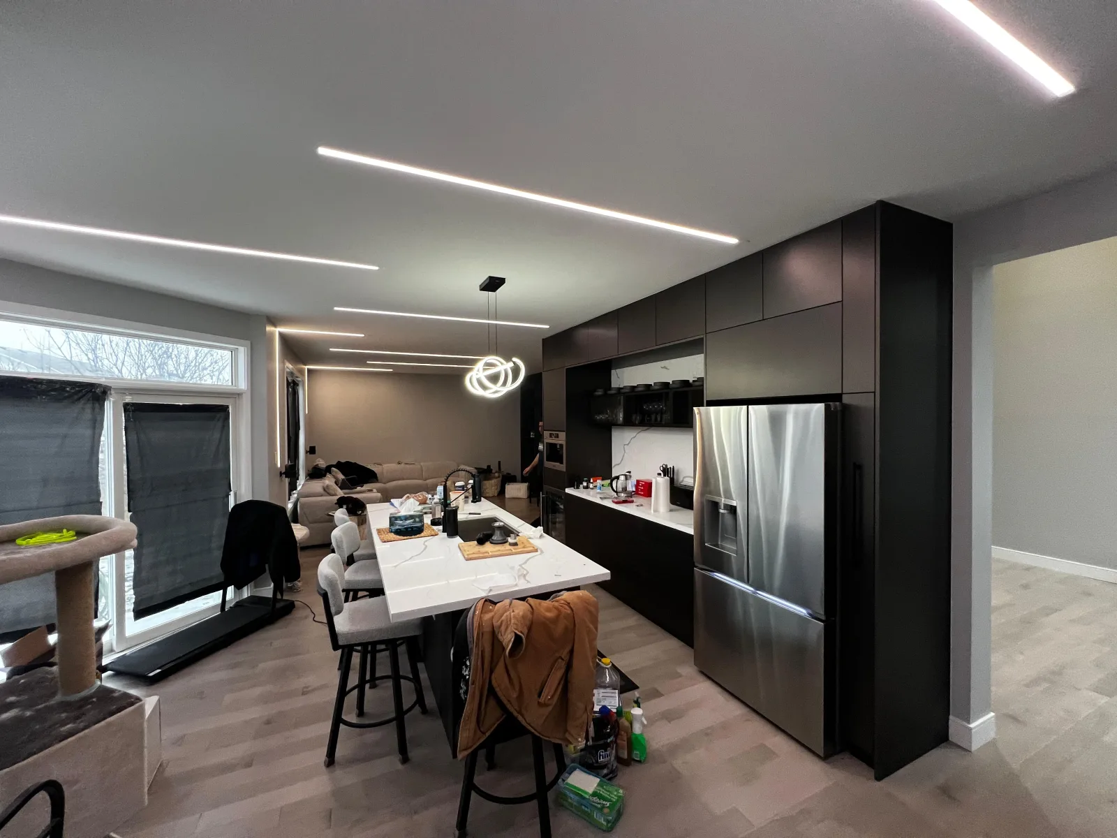 Modern Kitchen Design + Build by Meiju